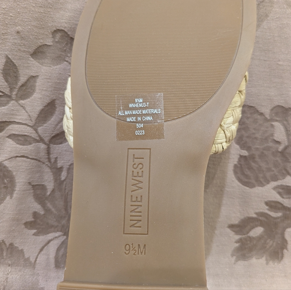 Nine West Havah Flat Sandals, Size 9.5, Like New! EUC - Picture 8 of 8